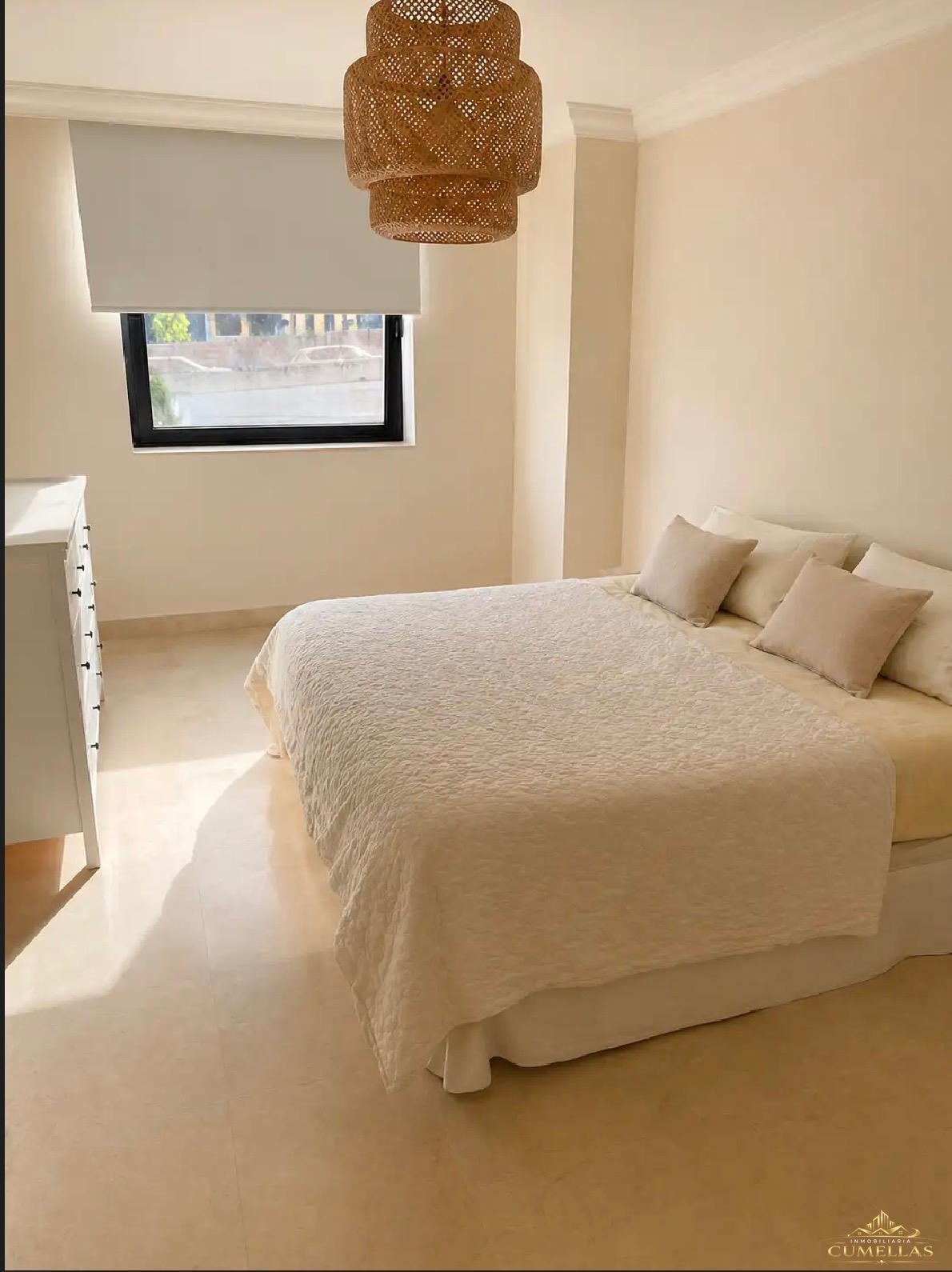 Amplia vivienda de 4 dormitorios con garaje y piscina en Residencial Anaga
